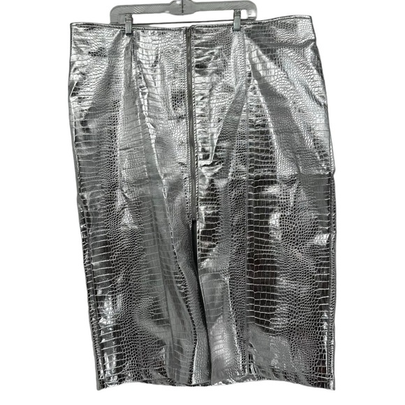 NEW Eloquii Metallic Silver Faux Leather Zip Front Skirt Size 22 - Picture 2 of 7